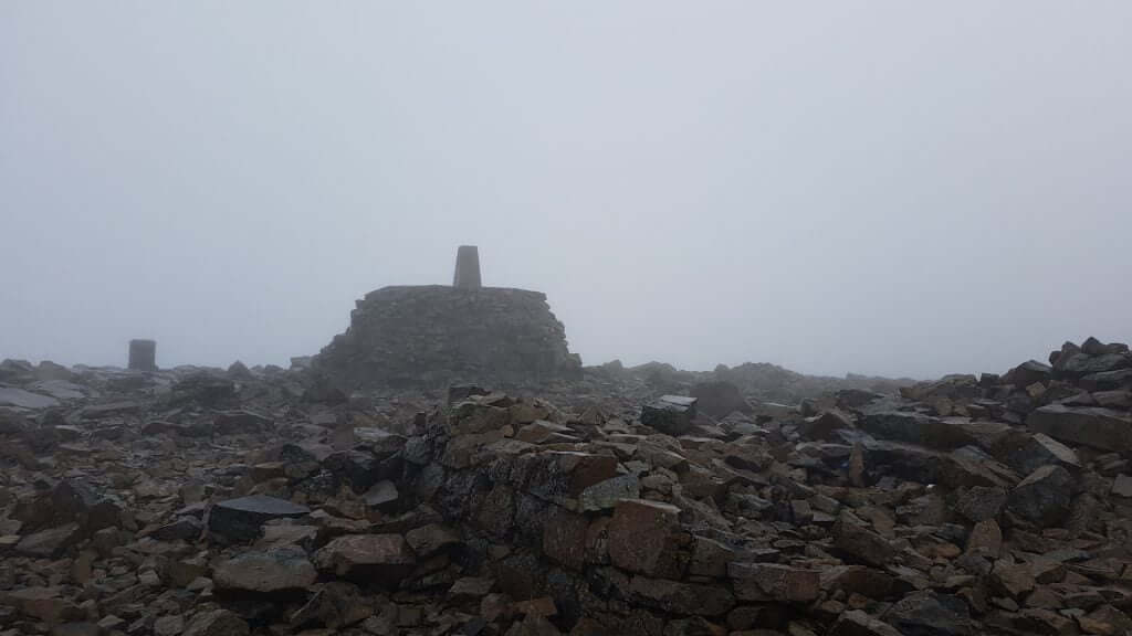 This is how the top looks like, with lots of stones around