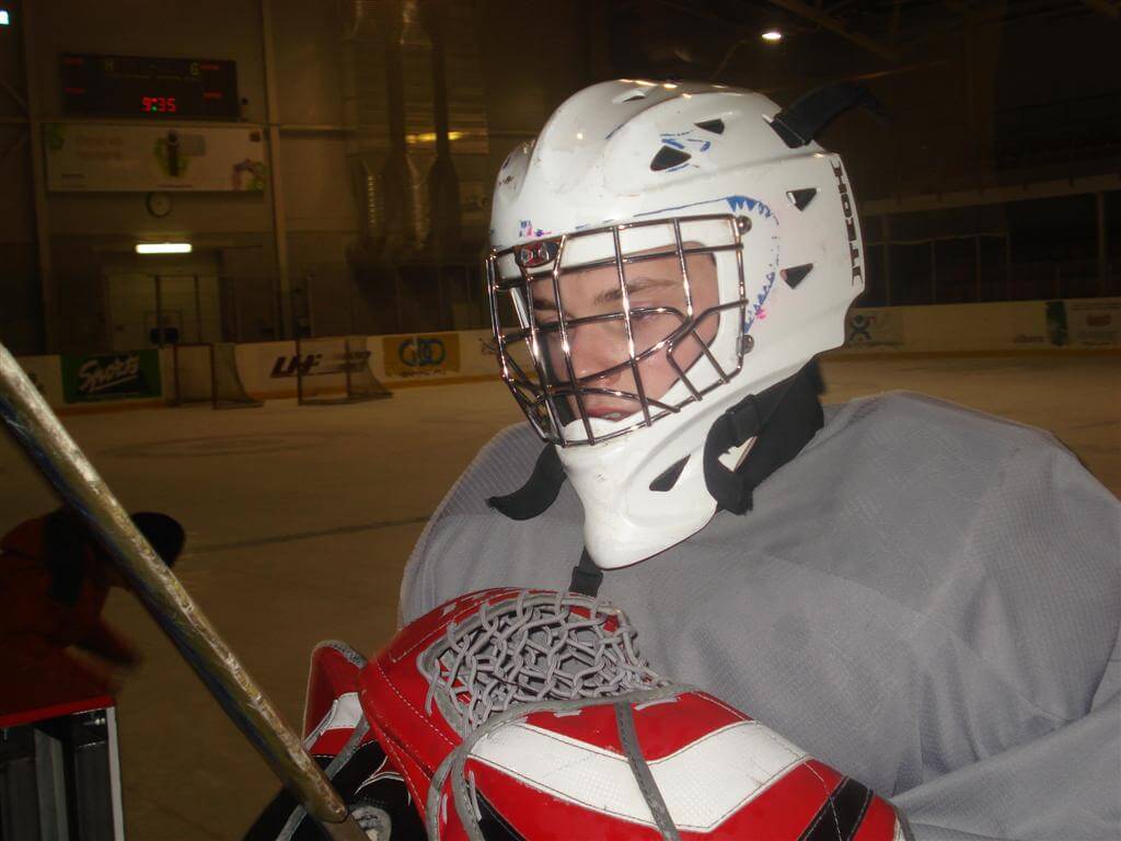 Mother's friend helping with first try