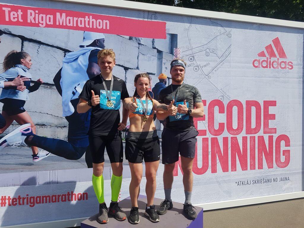 Receive and give motivation to everyone from the running