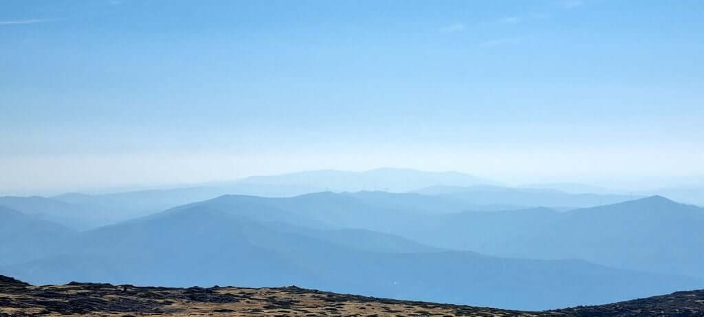 Windows-like mountain view